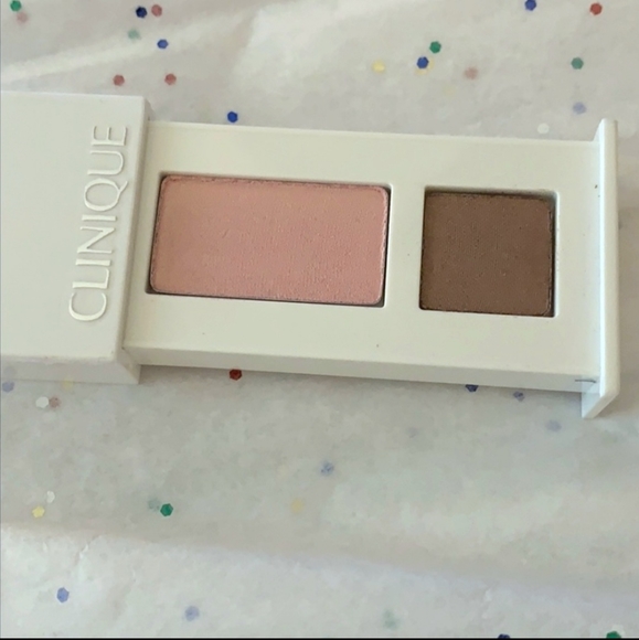 CLINIQUE All About Eye Shadow Duo MINI in ''STRAWBERRY FUDGE'' (.06oz/1.7g) - Picture 2 of 4
